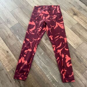 Lululemon Wunder Under Leggings
Size 8